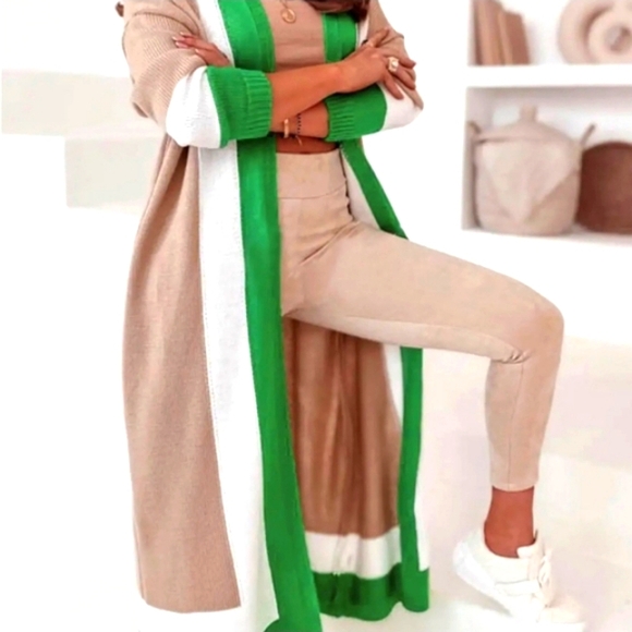 💚 HOLD FOR TANYA 💚Stylish Beige and Kelly Green Women's Cardigan  Item NWOT - Picture 2 of 7